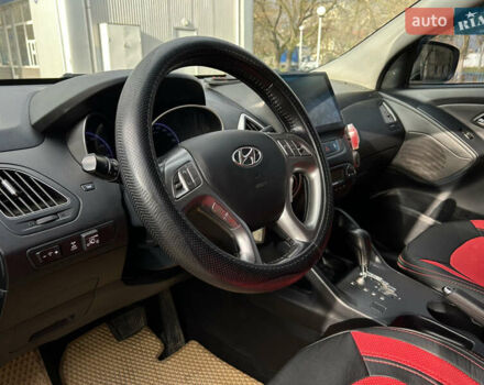 Серый Хендай их35, объемом двигателя 2 л и пробегом 170 тыс. км за 11999 $, фото 8 на Automoto.ua