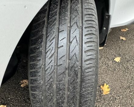 Серый Хендай их35, объемом двигателя 2 л и пробегом 190 тыс. км за 10700 $, фото 7 на Automoto.ua