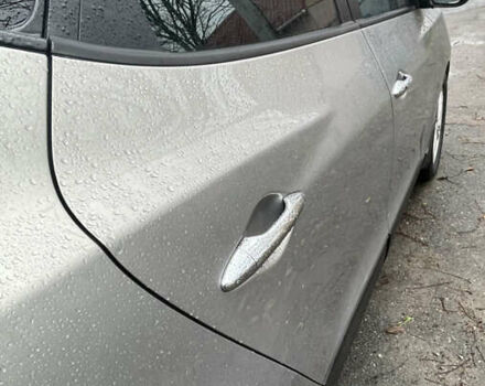 Серый Хендай их35, объемом двигателя 2 л и пробегом 151 тыс. км за 11500 $, фото 4 на Automoto.ua