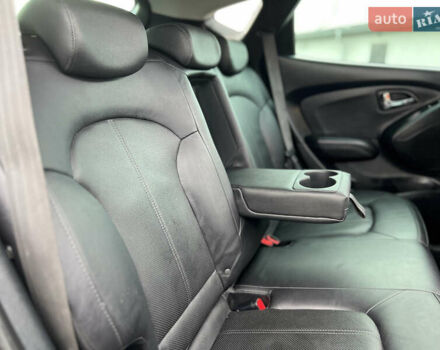 Серый Хендай их35, объемом двигателя 2 л и пробегом 262 тыс. км за 12150 $, фото 78 на Automoto.ua