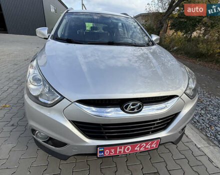 Серый Хендай их35, объемом двигателя 2 л и пробегом 260 тыс. км за 9300 $, фото 3 на Automoto.ua