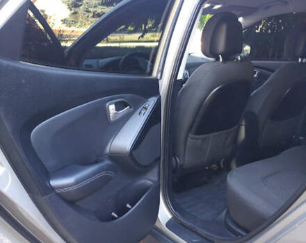 Серый Хендай их35, объемом двигателя 2 л и пробегом 170 тыс. км за 11500 $, фото 7 на Automoto.ua