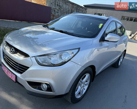 Серый Хендай их35, объемом двигателя 2 л и пробегом 250 тыс. км за 9900 $, фото 4 на Automoto.ua