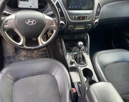 Серый Хендай их35, объемом двигателя 2 л и пробегом 244 тыс. км за 10950 $, фото 30 на Automoto.ua