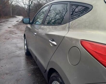 Серый Хендай их35, объемом двигателя 2 л и пробегом 244 тыс. км за 10950 $, фото 13 на Automoto.ua