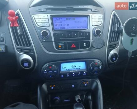 Серый Хендай их35, объемом двигателя 2 л и пробегом 249 тыс. км за 11200 $, фото 19 на Automoto.ua