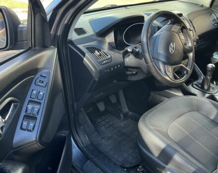 Серый Хендай их35, объемом двигателя 2 л и пробегом 279 тыс. км за 8300 $, фото 5 на Automoto.ua