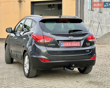 Серый Хендай их35, объемом двигателя 2 л и пробегом 262 тыс. км за 12150 $, фото 10 на Automoto.ua