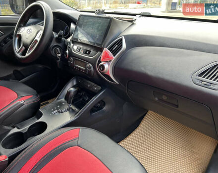 Серый Хендай их35, объемом двигателя 2 л и пробегом 170 тыс. км за 11999 $, фото 19 на Automoto.ua