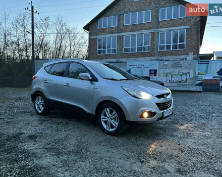 Серый Хендай их35, объемом двигателя 2 л и пробегом 228 тыс. км за 10450 $, фото 2 на Automoto.ua