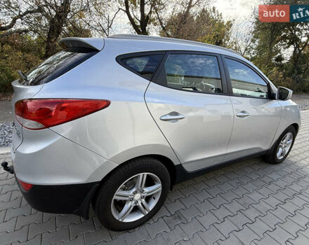 Серый Хендай их35, объемом двигателя 2 л и пробегом 260 тыс. км за 9800 $, фото 10 на Automoto.ua