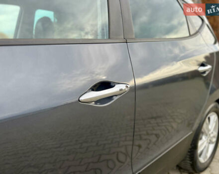 Серый Хендай их35, объемом двигателя 2 л и пробегом 262 тыс. км за 12150 $, фото 20 на Automoto.ua