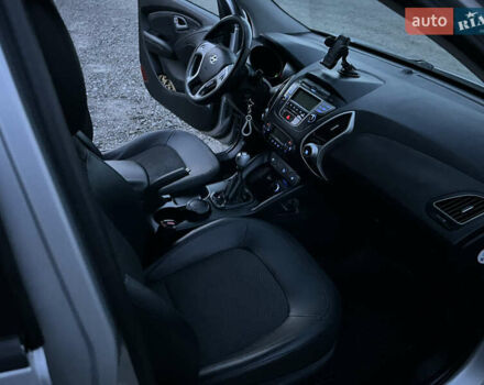 Серый Хендай их35, объемом двигателя 2 л и пробегом 228 тыс. км за 10450 $, фото 15 на Automoto.ua