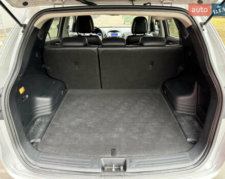 Серый Хендай их35, объемом двигателя 2 л и пробегом 175 тыс. км за 7350 $, фото 18 на Automoto.ua