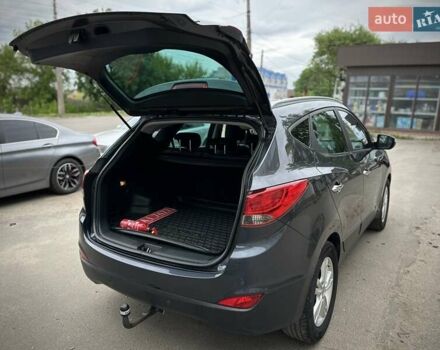 Серый Хендай их35, объемом двигателя 1.7 л и пробегом 192 тыс. км за 14250 $, фото 26 на Automoto.ua