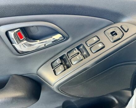 Серый Хендай их35, объемом двигателя 2 л и пробегом 163 тыс. км за 10800 $, фото 23 на Automoto.ua