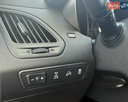 Хендай их35 2010 в Хмельницком на Automoto.ua Серый Хендай их35, объемом двигателя 2 л и пробегом 180 тыс. км за 11000 $, фото 11 на Automoto.ua