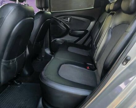 Серый Хендай их35, объемом двигателя 2 л и пробегом 187 тыс. км за 9900 $, фото 19 на Automoto.ua