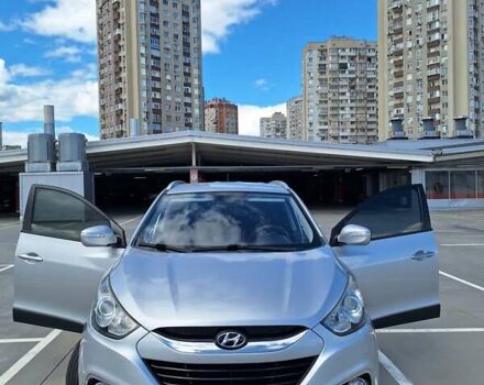 Серый Хендай их35, объемом двигателя 2 л и пробегом 174 тыс. км за 12000 $, фото 12 на Automoto.ua