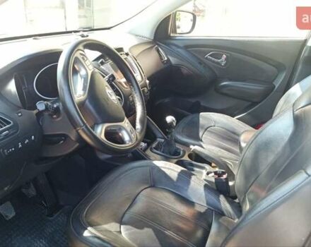 Серый Хендай их35, объемом двигателя 2.01 л и пробегом 232 тыс. км за 12500 $, фото 1 на Automoto.ua