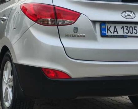 Серый Хендай их35, объемом двигателя 2 л и пробегом 151 тыс. км за 11450 $, фото 6 на Automoto.ua