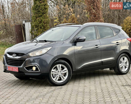 Серый Хендай их35, объемом двигателя 2 л и пробегом 262 тыс. км за 12150 $, фото 5 на Automoto.ua