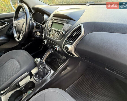 Серый Хендай их35, объемом двигателя 2 л и пробегом 260 тыс. км за 9300 $, фото 20 на Automoto.ua