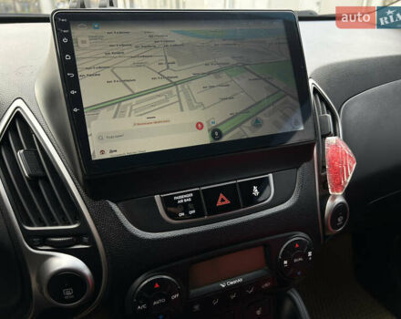 Серый Хендай их35, объемом двигателя 2 л и пробегом 170 тыс. км за 11999 $, фото 11 на Automoto.ua