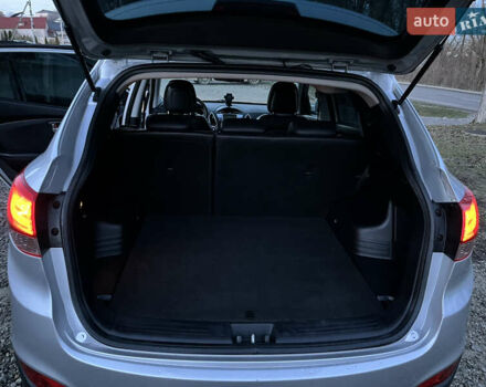 Серый Хендай их35, объемом двигателя 2 л и пробегом 228 тыс. км за 10450 $, фото 14 на Automoto.ua