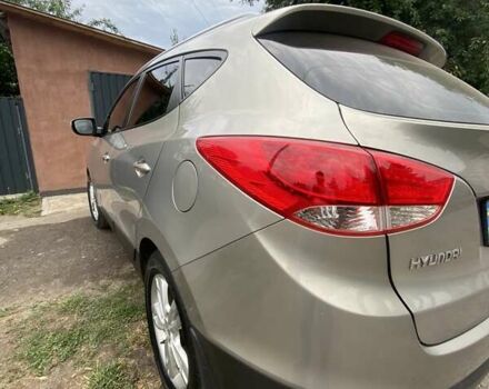 Серый Хендай их35, объемом двигателя 2 л и пробегом 72 тыс. км за 11000 $, фото 5 на Automoto.ua