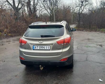 Серый Хендай их35, объемом двигателя 2 л и пробегом 244 тыс. км за 10950 $, фото 6 на Automoto.ua