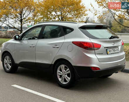 Серый Хендай их35, объемом двигателя 2 л и пробегом 175 тыс. км за 7350 $, фото 2 на Automoto.ua