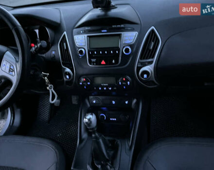 Серый Хендай их35, объемом двигателя 2 л и пробегом 228 тыс. км за 10450 $, фото 16 на Automoto.ua