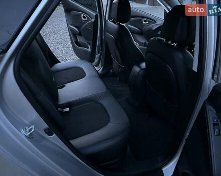 Серый Хендай их35, объемом двигателя 2 л и пробегом 228 тыс. км за 10450 $, фото 12 на Automoto.ua