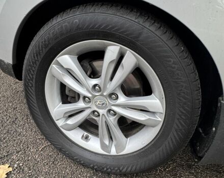 Серый Хендай их35, объемом двигателя 2 л и пробегом 190 тыс. км за 10700 $, фото 6 на Automoto.ua