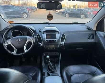 Серый Хендай их35, объемом двигателя 2 л и пробегом 180 тыс. км за 11200 $, фото 2 на Automoto.ua