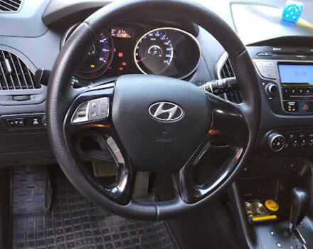 Серый Хендай их35, объемом двигателя 2 л и пробегом 170 тыс. км за 11500 $, фото 4 на Automoto.ua