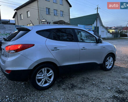 Серый Хендай их35, объемом двигателя 2 л и пробегом 228 тыс. км за 10450 $, фото 7 на Automoto.ua