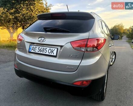 Серый Хендай их35, объемом двигателя 2 л и пробегом 187 тыс. км за 9900 $, фото 4 на Automoto.ua