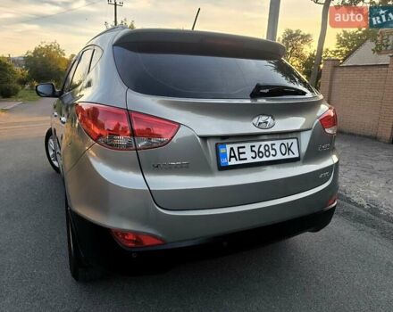 Серый Хендай их35, объемом двигателя 2 л и пробегом 187 тыс. км за 9900 $, фото 3 на Automoto.ua