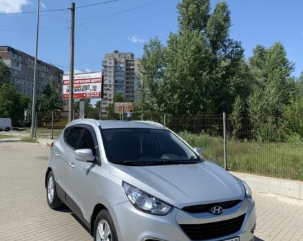 Серый Хендай их35, объемом двигателя 2 л и пробегом 80 тыс. км за 12000 $, фото 1 на Automoto.ua