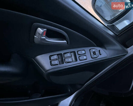 Серый Хендай их35, объемом двигателя 2 л и пробегом 228 тыс. км за 10450 $, фото 11 на Automoto.ua