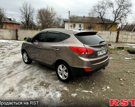 Серый Хендай их35, объемом двигателя 20 л и пробегом 215 тыс. км за 7550 $, фото 2 на Automoto.ua