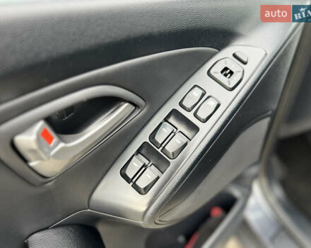 Серый Хендай их35, объемом двигателя 2 л и пробегом 262 тыс. км за 12150 $, фото 56 на Automoto.ua