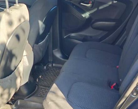 Серый Хендай их35, объемом двигателя 2 л и пробегом 207 тыс. км за 10600 $, фото 13 на Automoto.ua