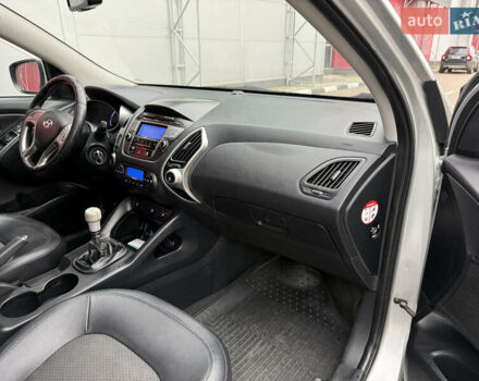 Серый Хендай их35, объемом двигателя 2 л и пробегом 175 тыс. км за 7700 $, фото 21 на Automoto.ua