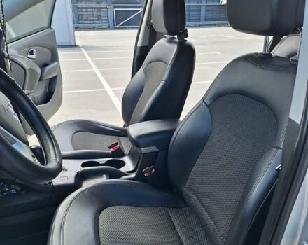 Серый Хендай их35, объемом двигателя 2 л и пробегом 174 тыс. км за 12000 $, фото 25 на Automoto.ua