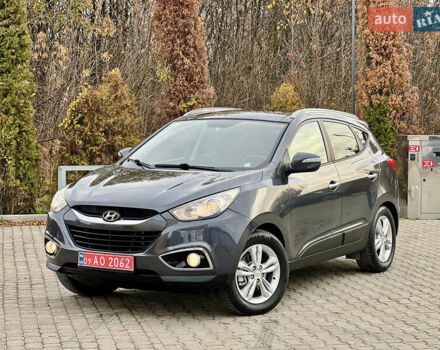 Серый Хендай их35, объемом двигателя 2 л и пробегом 262 тыс. км за 12150 $, фото 3 на Automoto.ua