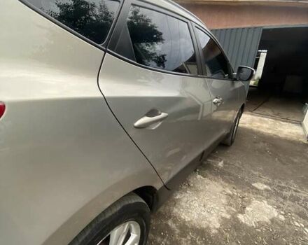 Серый Хендай их35, объемом двигателя 2 л и пробегом 72 тыс. км за 11000 $, фото 6 на Automoto.ua