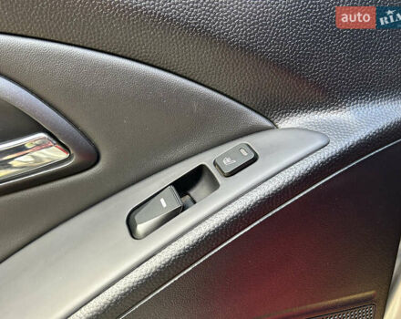 Серый Хендай их35, объемом двигателя 2 л и пробегом 170 тыс. км за 11999 $, фото 16 на Automoto.ua